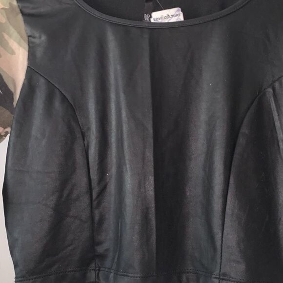 Love Culture Camouflage Sleeve Crop Top Large Polyester Spandex Black Camo - Picture 4 of 8